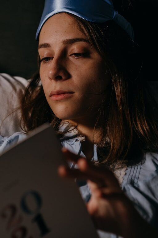 Cum să dormi mai bine cu o rutină de relaxare înainte de culcare