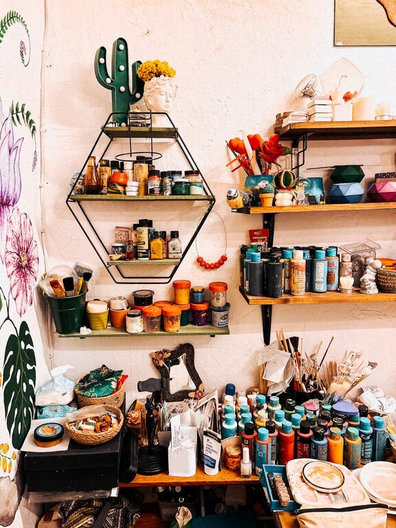 Idei Ușoare de Decor DIY pentru Pereți care Transformă Orice Cameră